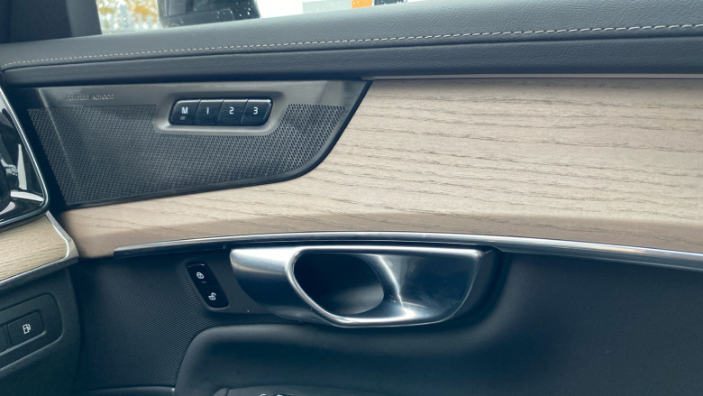 Volvo XC90 2.0 T8 PHEV Plus Dark 5dr AWD Geartronic Estate